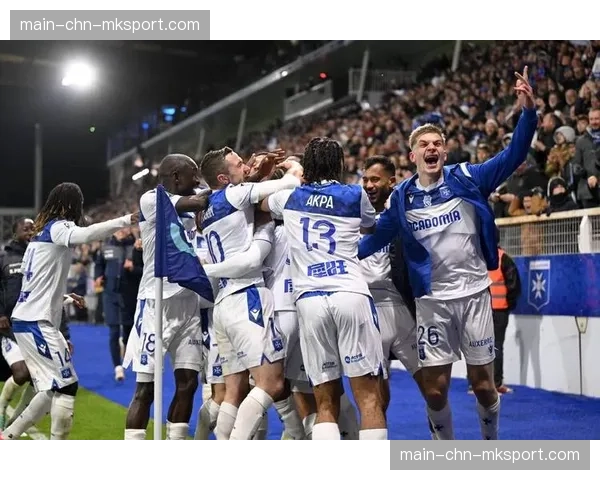 业余联赛观察：法甲战术潮流下沉，地方联赛球队开始模仿混合防守