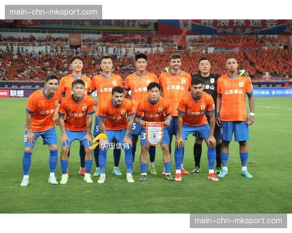 特写：VAR长时间介入，泰山与深圳队比赛中断近五分钟